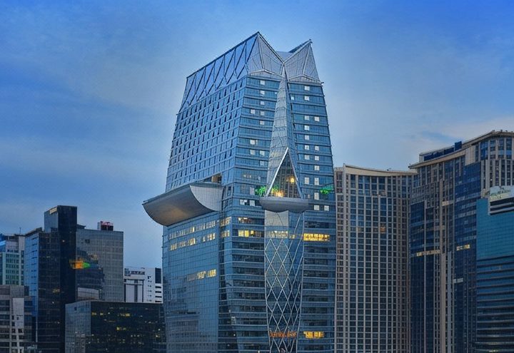 시내 빌딩 사이 파크 벤처스 건물